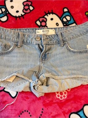 Hollister Light Wash Denim Low-Rise Women's Jean Shorts